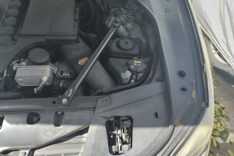 Used BMW 7 Series 2009 740Li Luxury Model Engine Bay Left