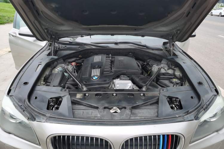 Used BMW 7 Series 2009 740Li Leading Model Engine Bay