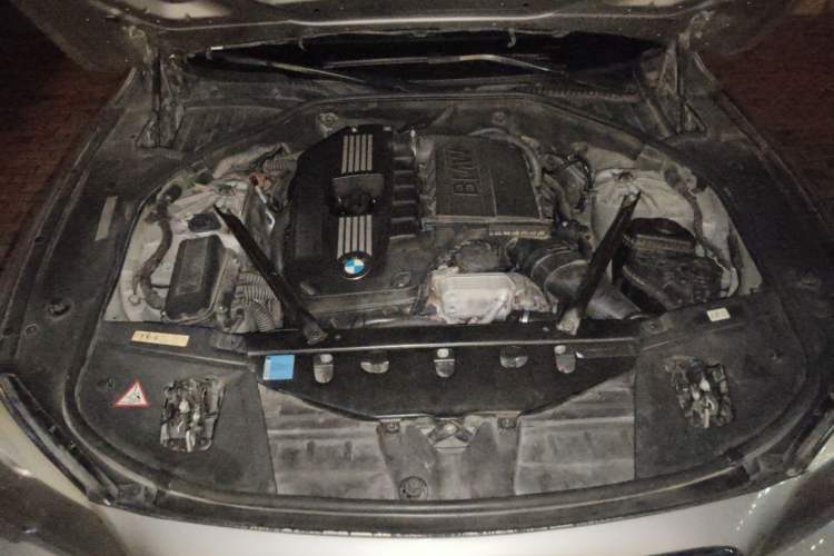 Used BMW 7 Series 2009 740Li Leading Model Engine Bay