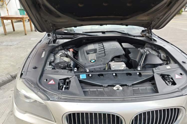 Used BMW 7 Series 2009 730Li Luxury Model Engine Bay Right