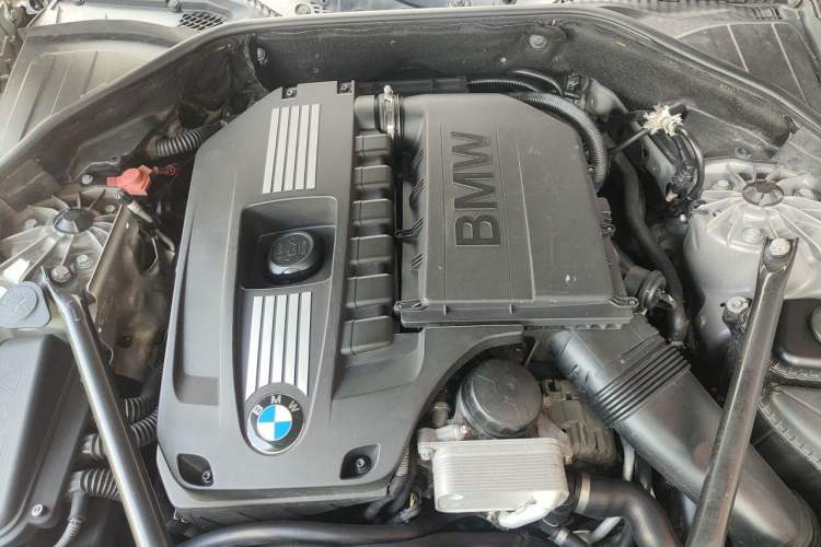 Used BMW 7 Series 2009 740Li Leading Model Engine Bay