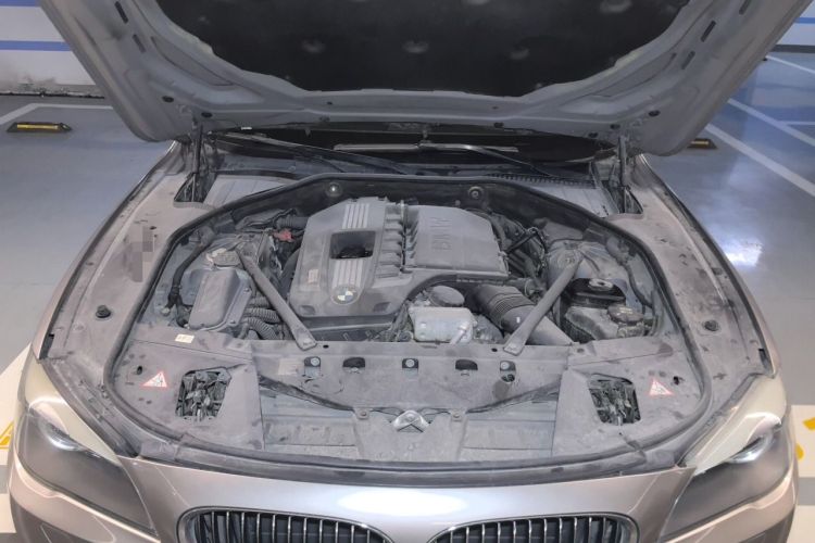Used BMW 7 Series 2009 740Li Leading Model Engine Bay