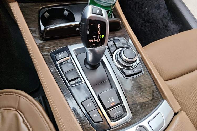 Used BMW 7 Series 2009 740Li Luxury Model Gear Lever