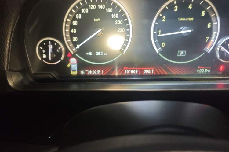 Used BMW 7 Series 2009 740Li Leading Model Odometer Close Up