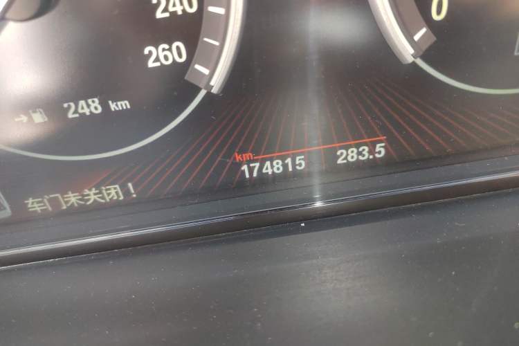 Used BMW 7 Series 2009 730Li Luxury Model Odometer Close Up