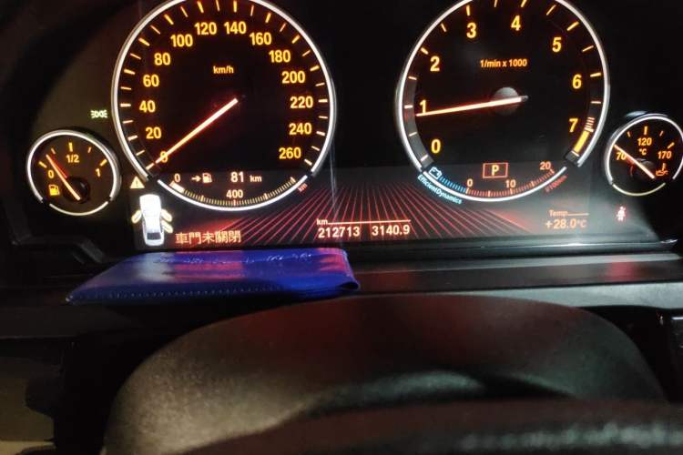 Used BMW 7 Series 2009 740Li Luxury Model Odometer Close Up