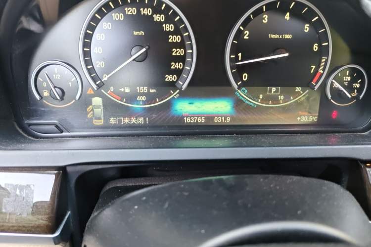 Used BMW 7 Series 2009 730Li Luxury Model Odometer Close Up