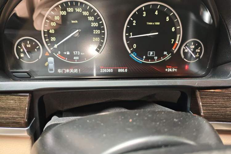 Used BMW 7 Series 2009 740Li Luxury Edition Odometer Close Up