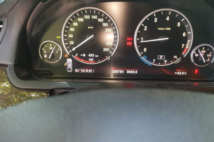 Used BMW 7 Series 2009 740Li Luxury Model Odometer Close Up