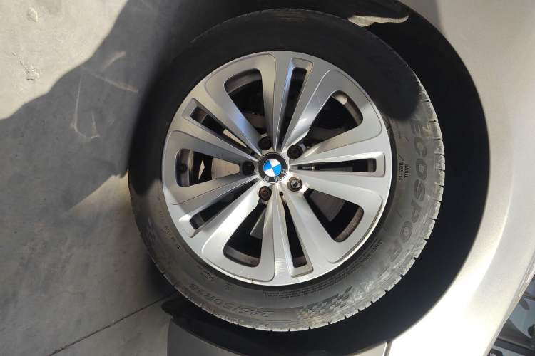 Used BMW 7 Series 2009 730Li Luxury Model Right Front Wheel Hub