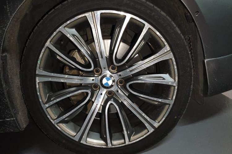 Used BMW 7 Series 2009 740Li Luxury Model Right Front Wheel Hub