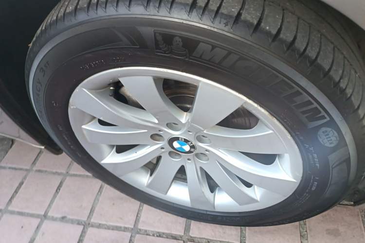 Used BMW 7 Series 2009 740Li Luxury Model Right Front Wheel Hub