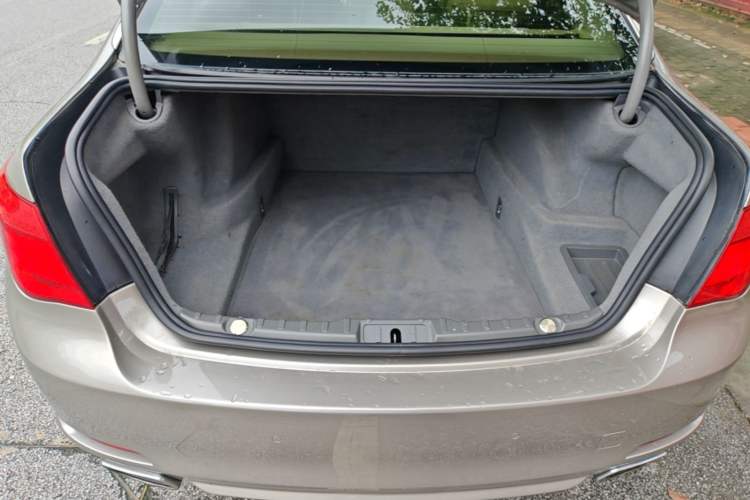 Used BMW 7 Series 2009 740Li Leading Model Trunk