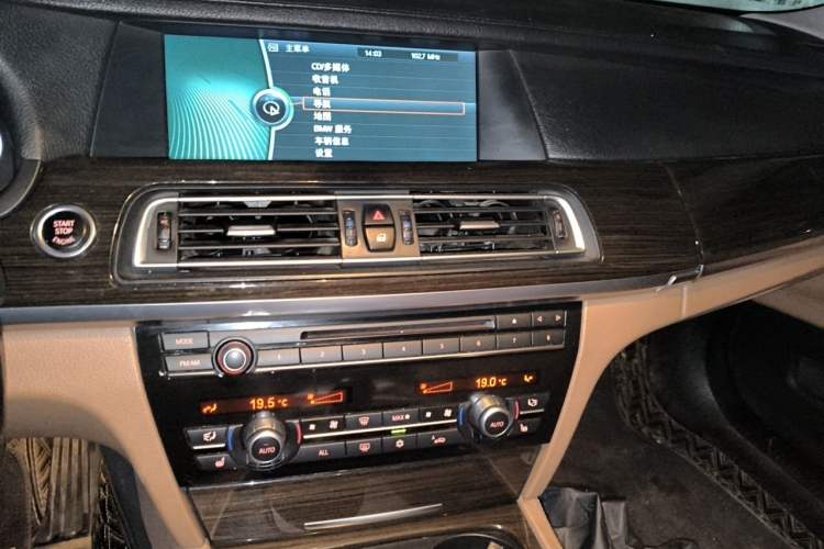 Used BMW 7 Series 2009 740Li Leading Model Audio And AC Panel