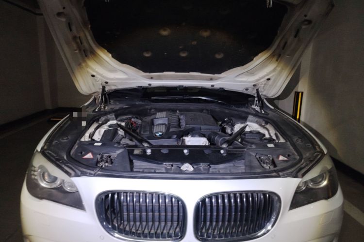 Used BMW 7 Series 2009 740Li Leading Model Engine Bay