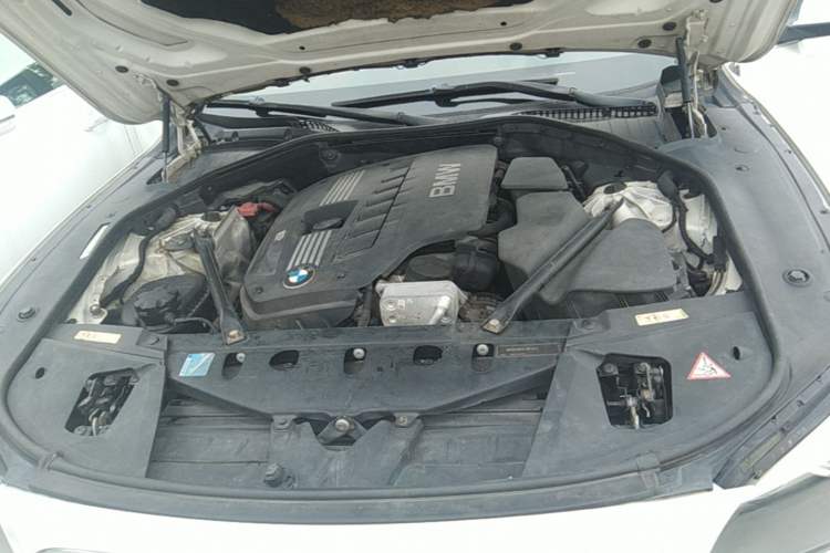 Used BMW 7 Series 2009 730Li Leading Model Engine Bay