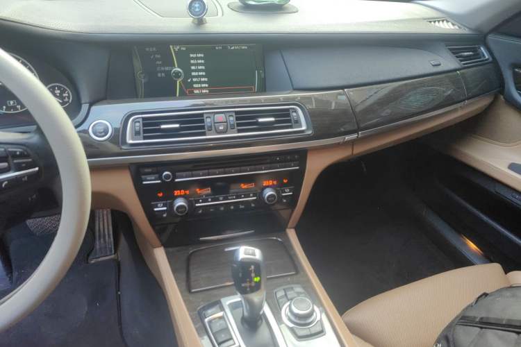 Used BMW 7 Series 2009 740Li Luxury Model Audio And AC Panel