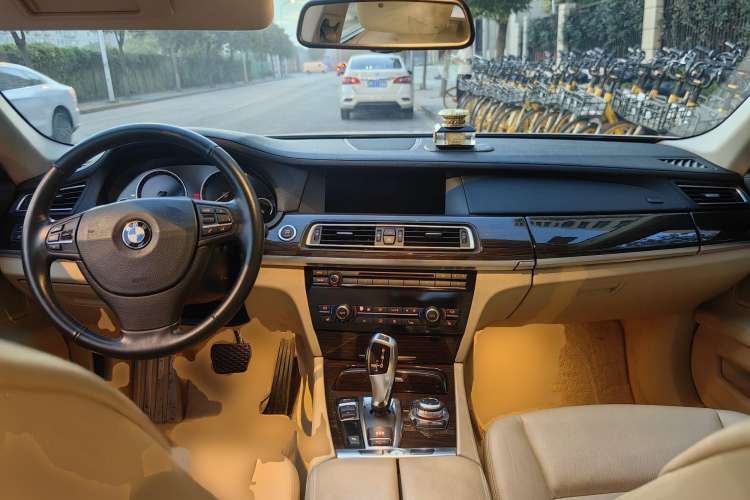 Used BMW 7 Series 2009 740Li Leading Model Center Console