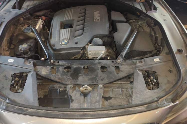 Used BMW 7 Series 2009 730Li Luxury Model Engine Bay