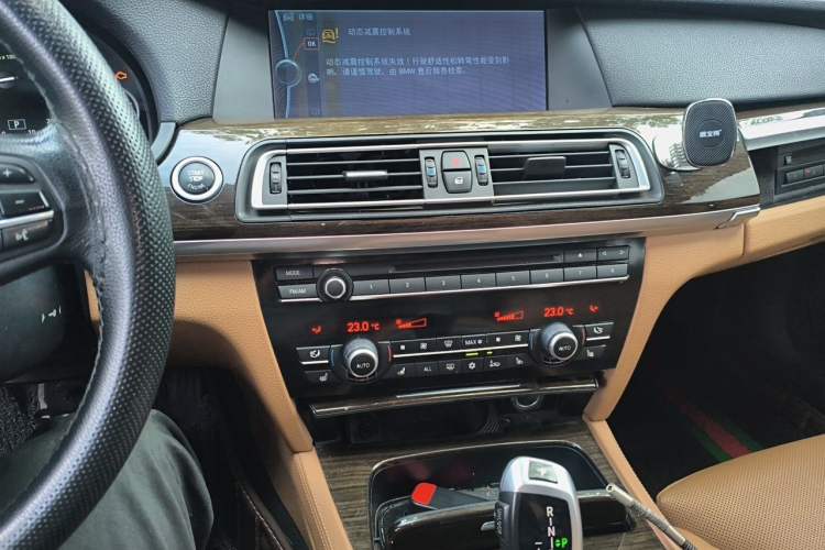 Used BMW 7 Series 2010 4.4T hybrid version Audio And AC Panel