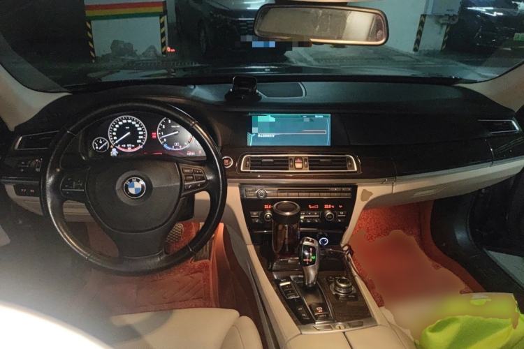 Used BMW 7 Series 2010 4.4T hybrid version Center Console