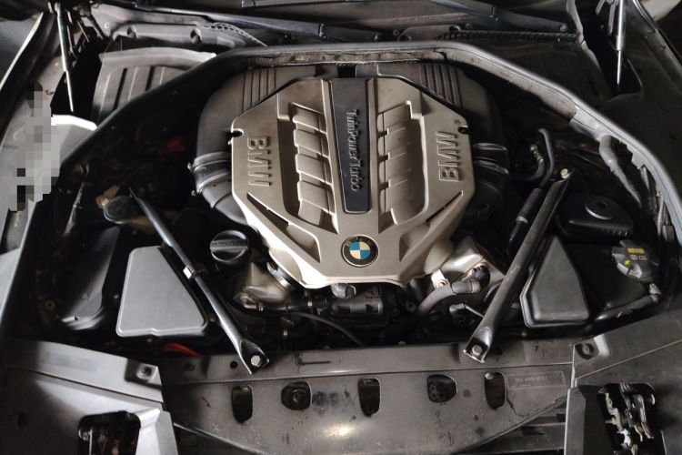 Used BMW 7 Series 2010 750Li Engine Bay