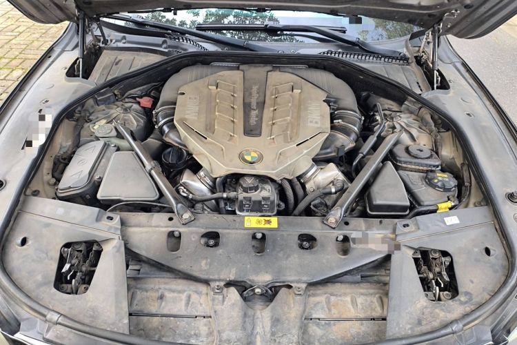 Used BMW 7 Series 2010 4.4T hybrid version Engine Bay