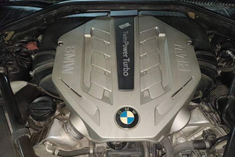 Used BMW 7 Series 2010 4.4T hybrid version Engine Bay