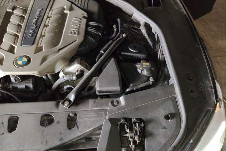 Used BMW 7 Series 2010 750Li Engine Bay Left