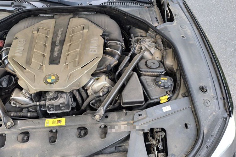 Used BMW 7 Series 2010 4.4T hybrid version Engine Bay Left