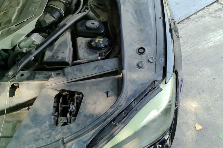 Used BMW 7 Series 2010 750Li Engine Bay Left