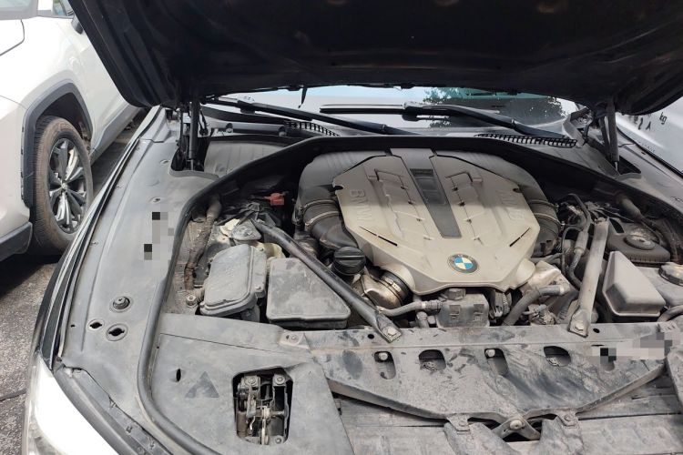 Used BMW 7 Series 2010 750Li Engine Bay Right