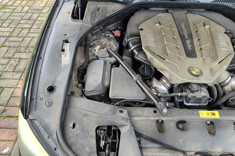 Used BMW 7 Series 2010 4.4T hybrid version Engine Bay Right