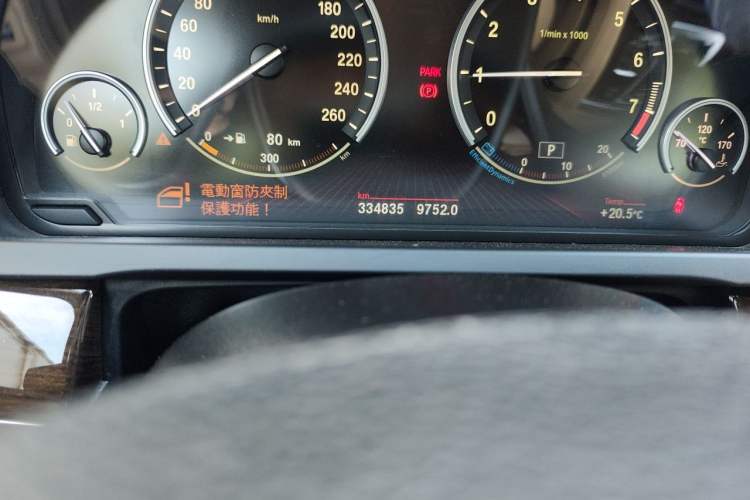Used BMW 7 Series 2010 750Li Odometer Close Up