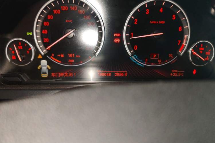 Used BMW 7 Series 2010 750Li Odometer Close Up