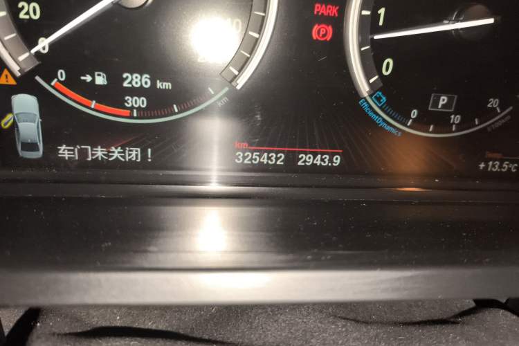 Used BMW 7 Series 2010 760Li Odometer Close Up