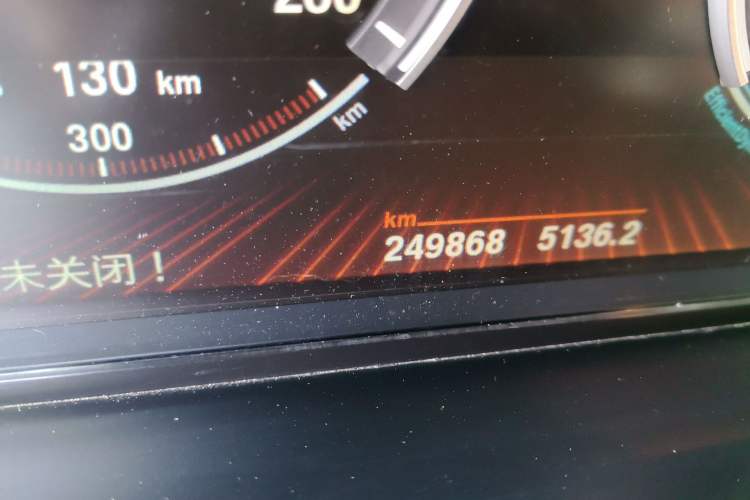 Used BMW 7 Series 2010 750Li Odometer Close Up