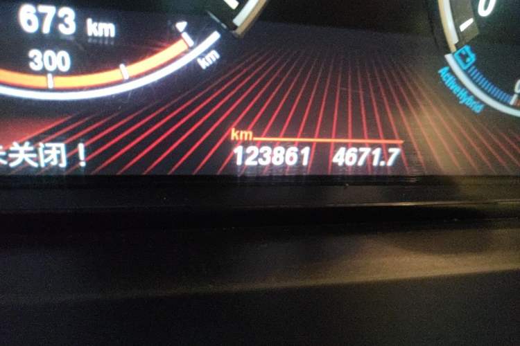 Used BMW 7 Series 2010 4.4T hybrid version Odometer Close Up