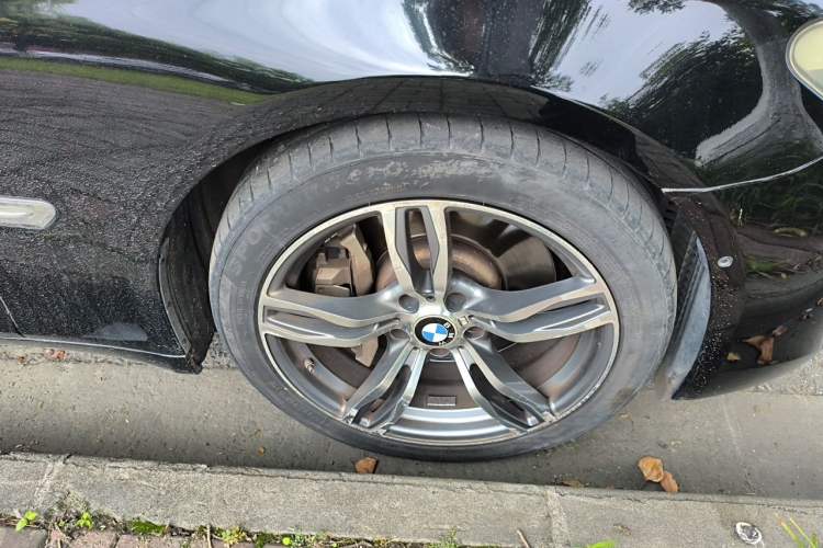 Used BMW 7 Series 2010 4.4T hybrid version Right Front Wheel Hub