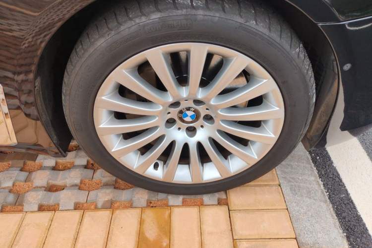 Used BMW 7 Series 2010 760Li Right Front Wheel Hub