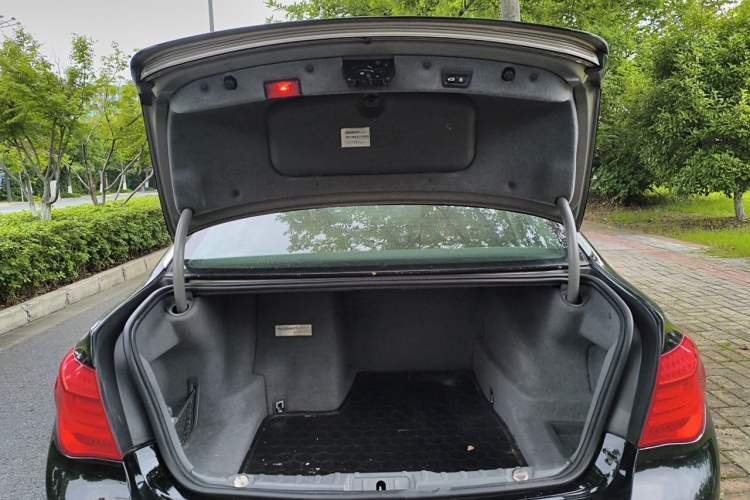 Used BMW 7 Series 2010 4.4T hybrid version Trunk