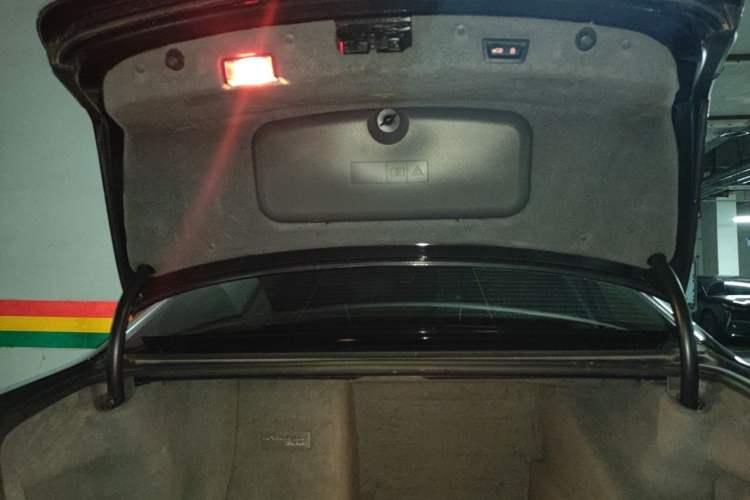 Used BMW 7 Series 2010 4.4T hybrid version Trunk