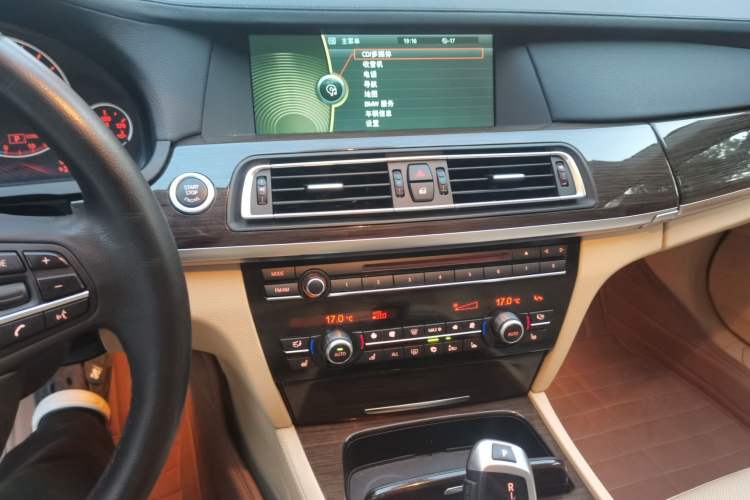 Used BMW 7 Series 2010 4.4T hybrid version Audio And AC Panel