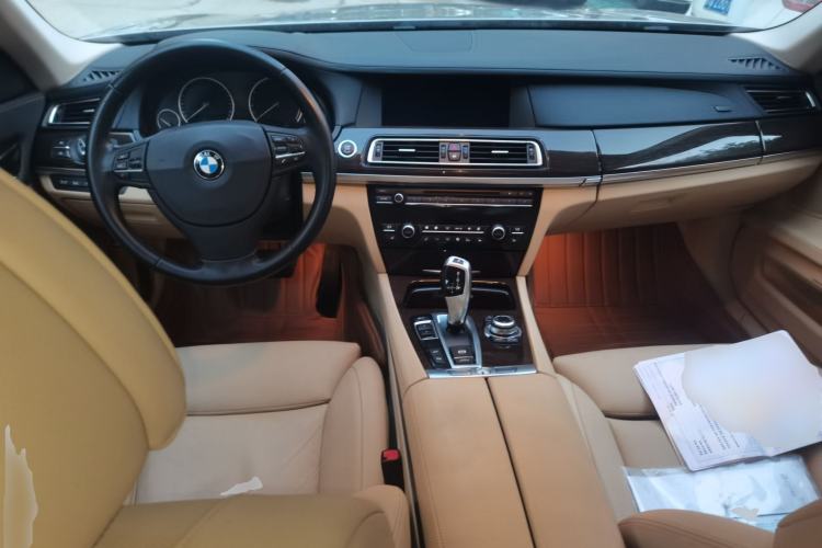 Used BMW 7 Series 2010 4.4T hybrid version Center Console