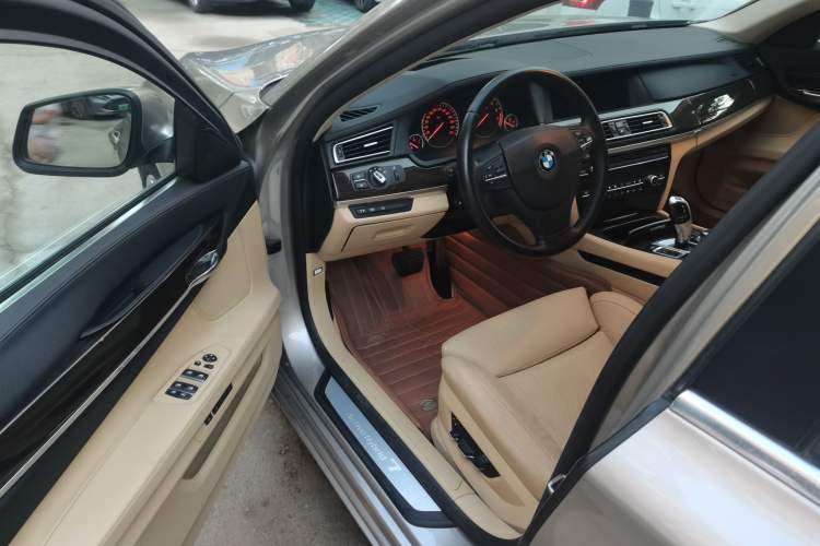 Used BMW 7 Series 2010 4.4T hybrid version Driver Seat