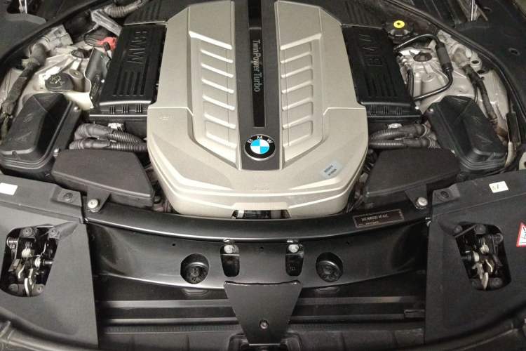 Used BMW 7 Series 2010 760Li Engine Bay