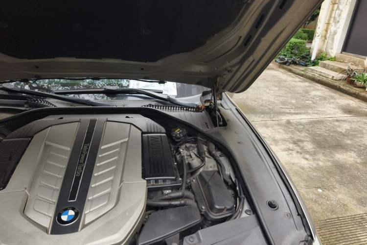 Used BMW 7 Series 2010 760Li Engine Bay Left