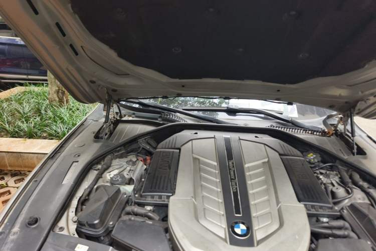 Used BMW 7 Series 2010 760Li Engine Bay Right