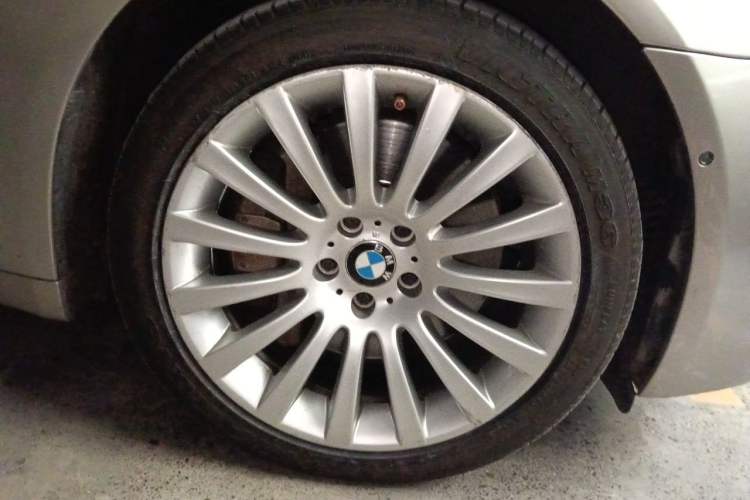 Used BMW 7 Series 2010 760Li Right Front Wheel Hub
