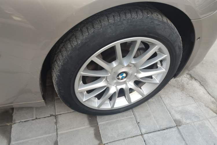 Used BMW 7 Series 2010 4.4T hybrid version Right Front Wheel Hub